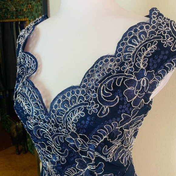 City Goddess London Embroidered Lace Midi Bardot Dip Hem Dress Formal Navy Sz 10 - Picture 6 of 15